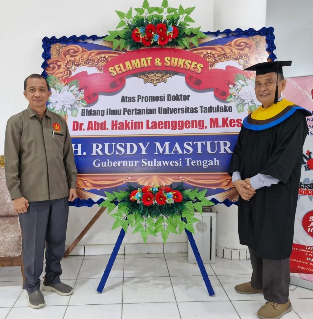 PROMOSI DOKTOR H ABDUL HAKIM LAENGGENG BERSAMA DEKAN FKIP