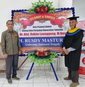 PROMOSI DOKTOR H ABDUL HAKIM LAENGGENG BERSAMA DEKAN FKIP