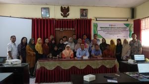 DOSEN PENDIDIKAN FISIKA UNTAD TINGKATKAN KECAKAPAN DIGITAL GURU SMPN 6 PALU MELALUI PELATIHAN PEMBUATAN PERMAINAN EDUKASI ONLINE DENGAN QUIZWHIZZER